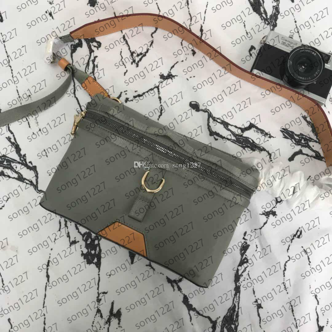 889 Messenger bags small postman bag slanting Suitable for the fashionable choice of daily life size 26x18x4CM, Grey
889 Messenger bags small postman bag slanting Suitable for the fashionable choice of daily life size 26x18x4CM, Grey