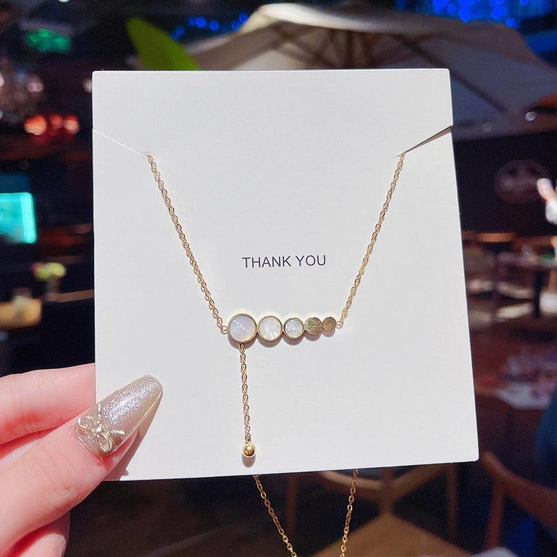 Chains Korean Version Of Tassel Niche Clavicle Chain Short Titanium Steel Temperament Simple Necklace White Mother-of-pearl Pendant, Silver
Chains Korean Version Of Tassel Niche Clavicle Chain Short Titanium Steel Temperament Simple Necklace White Mother-of-pearl Pendant, Silver