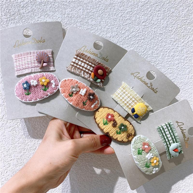 Hair Accessories 2 Pcs Autumn And Winter Fashion Children's Cute Woolen Flowers BB Clip For Sweet Girl Princess Woven Hairpin Headdress, Slivery;white
Hair Accessories 2 Pcs Autumn And Winter Fashion Children's Cute Woolen Flowers BB Clip For Sweet Girl Princess Woven Hairpin Headdress, Slivery;white