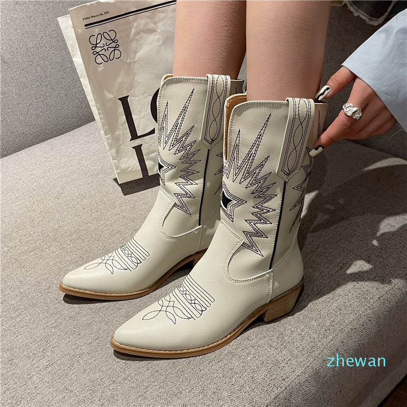 design cowboy boots restore ancient ways in female embroidery new fund of 2021 autumn winters is Martin Wholesale boot thick with knightsiz