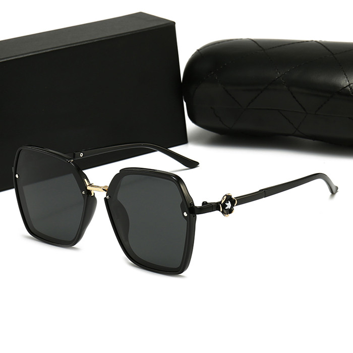 Luxury Women Outdoor Fashion Sunglasses Shield UV Polarization Adumbral Vintage designer Sun Glasses High Quality ladies eyeglasses With case Box
Luxury Women Outdoor Fashion Sunglasses Shield UV Polarization Adumbral Vintage designer Sun Glasses High Quality ladies eyeglasses With case Box