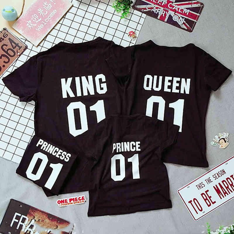 Family Look Dad Mom Kid Matching Outfits Mommy and Me Clothes Mother Daughter Dresses Fashion T-Shits King Queen Prince Princess 210521