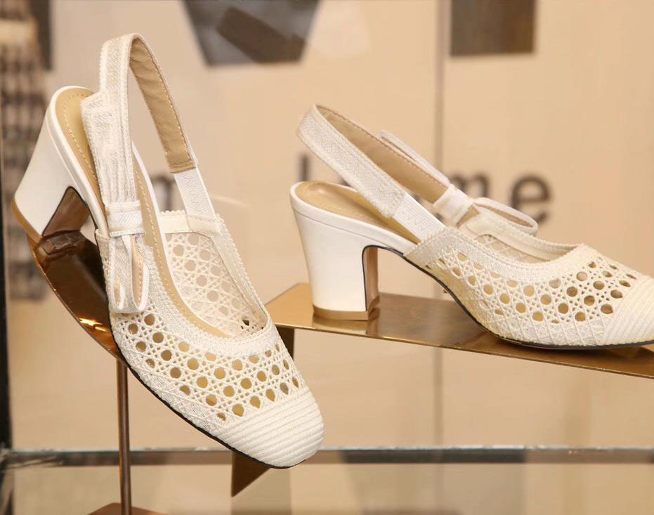2021- Fashionable mesh square hollowed-out chunky heel sandals and fish-toe heels, Khaki
2021- Fashionable mesh square hollowed-out chunky heel sandals and fish-toe heels, Khaki