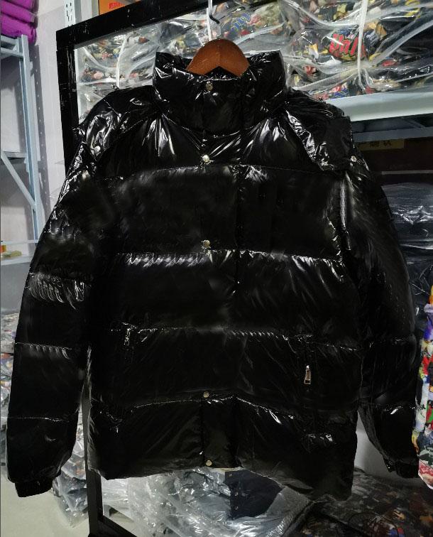 2021 Fashionable men's down jacket Very high quality Comfortable and warm Letter embroidery ribbon Five sizes to choose from Classic black Solid workmanship
2021 Fashionable men's down jacket Very high quality Comfortable and warm Letter embroidery ribbon Five sizes to choose from Classic black Solid workmanship