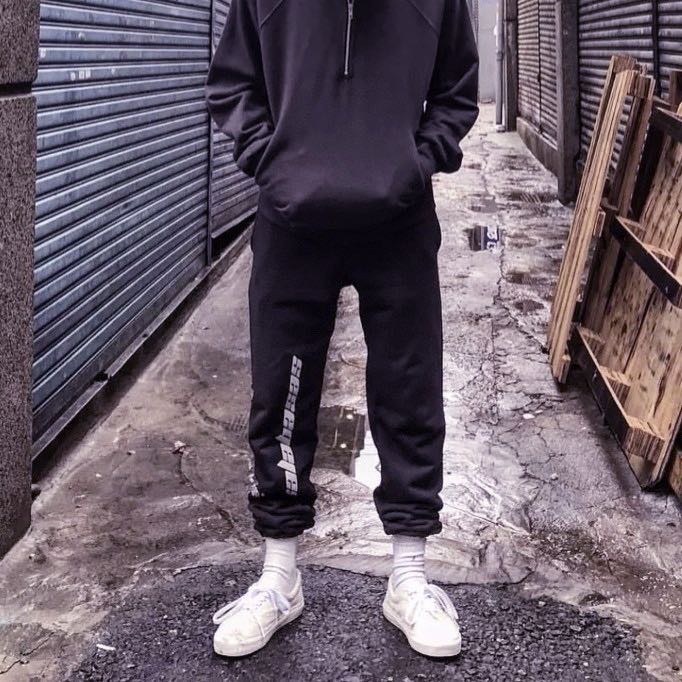Designer Men's Pants Calabasas Oversize Loose Embroidered Letters Casual Sweatpants High Street Fashion Hip Hop wear for Men 21ss, Black
Designer Men's Pants Calabasas Oversize Loose Embroidered Letters Casual Sweatpants High Street Fashion Hip Hop wear for Men 21ss, Black