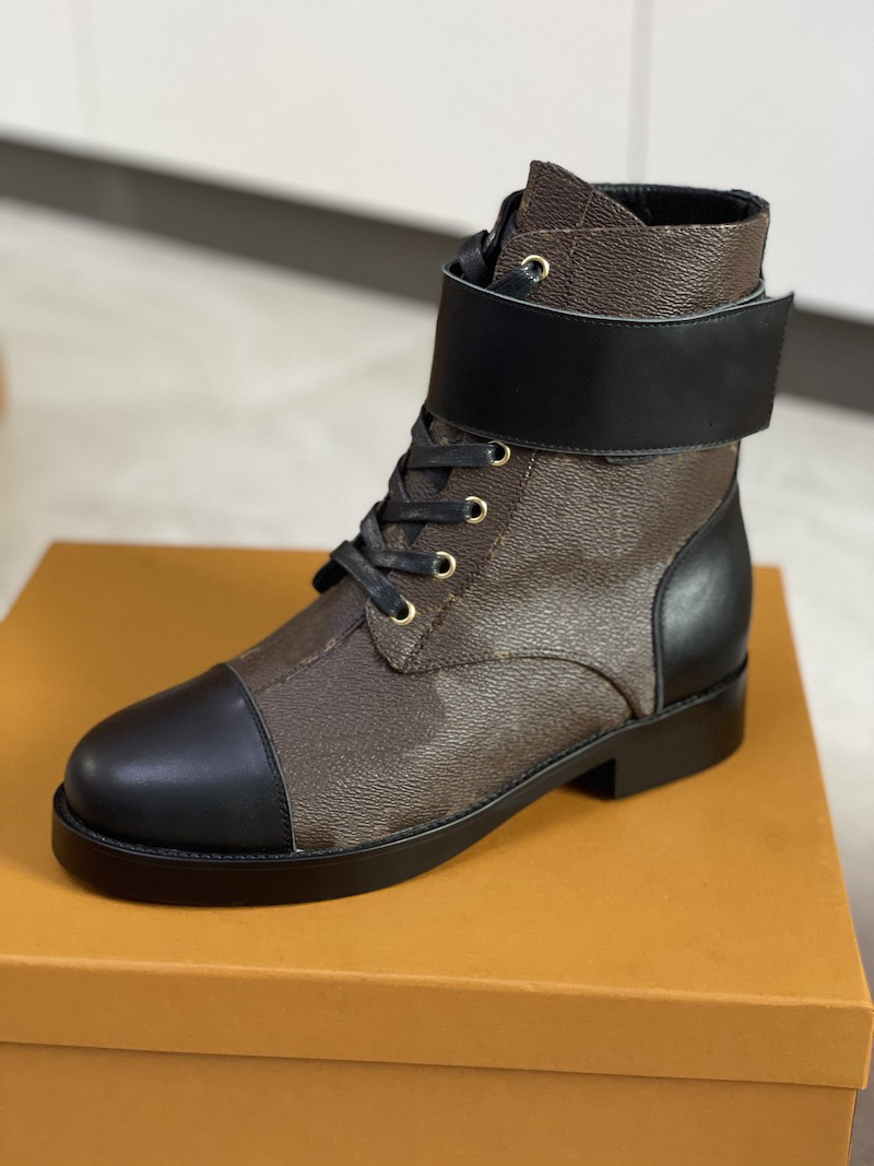 Designer Shoes Casual Booties Ankle Boots Women High Heel Luxury Platform Chunky Heel Martin Shoes Print Leather Platform Desert Lace-up Boot 10 Colors, Sock
Designer Shoes Casual Booties Ankle Boots Women High Heel Luxury Platform Chunky Heel Martin Shoes Print Leather Platform Desert Lace-up Boot 10 Colors, Sock