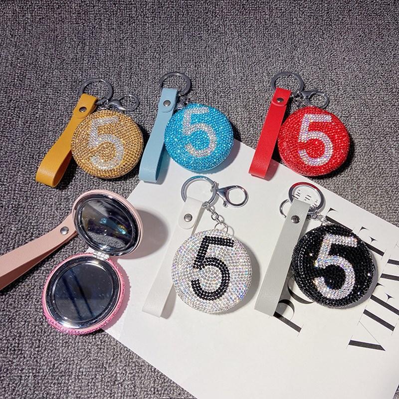 Keychains Blingbling Fashion Double-sided Folding Portable Mirror Round Handmade Diamond Bag Pendant Car Keychain Ladies
Keychains Blingbling Fashion Double-sided Folding Portable Mirror Round Handmade Diamond Bag Pendant Car Keychain Ladies
