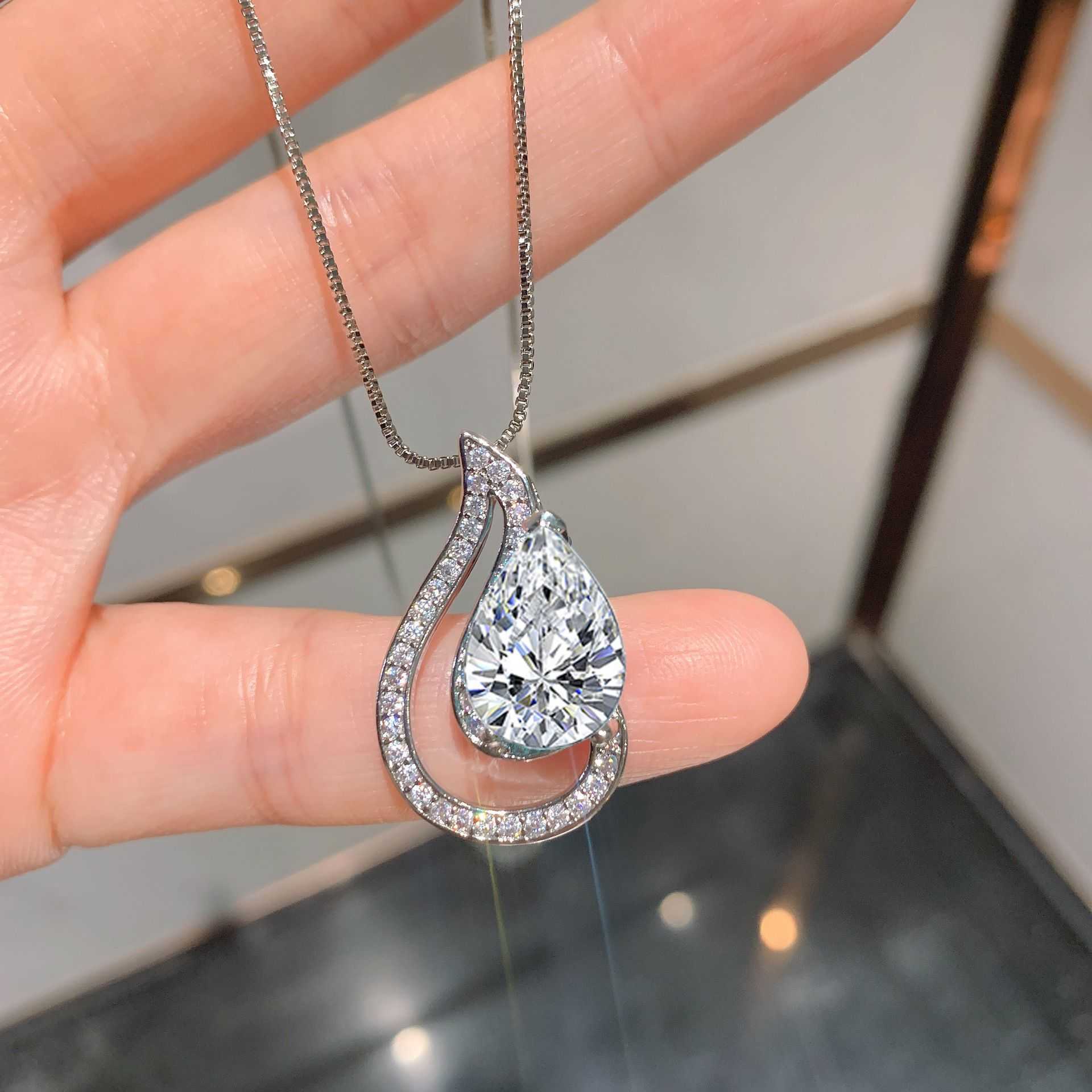 Color Treasure Pendant Blue Drop Pendant Diamond Pink Diamond Yellow Diamond Necklace
Color Treasure Pendant Blue Drop Pendant Diamond Pink Diamond Yellow Diamond Necklace
