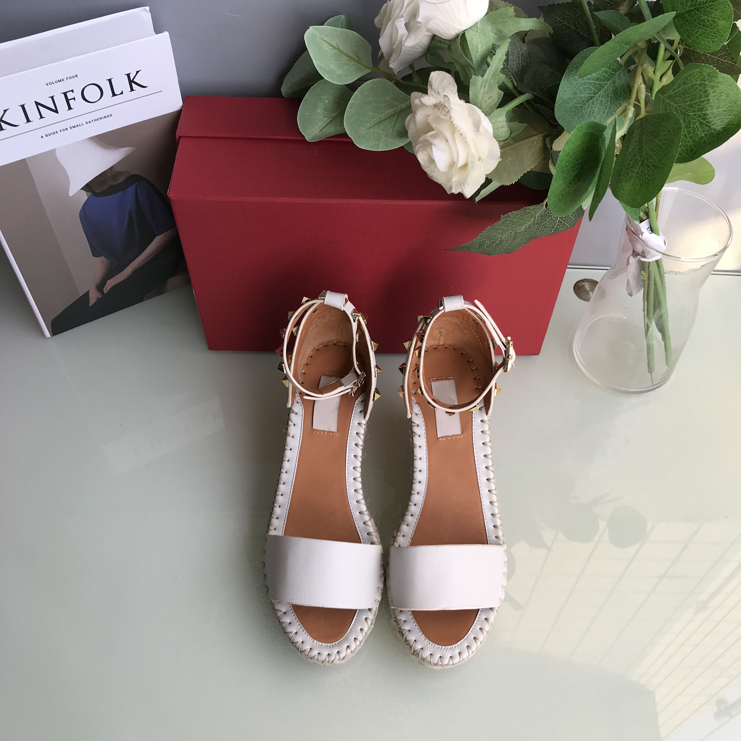 Factory women's sandals 2021 summer classic versatile rivet slope heel open toe leather button high heels, Blue
Factory women's sandals 2021 summer classic versatile rivet slope heel open toe leather button high heels, Blue