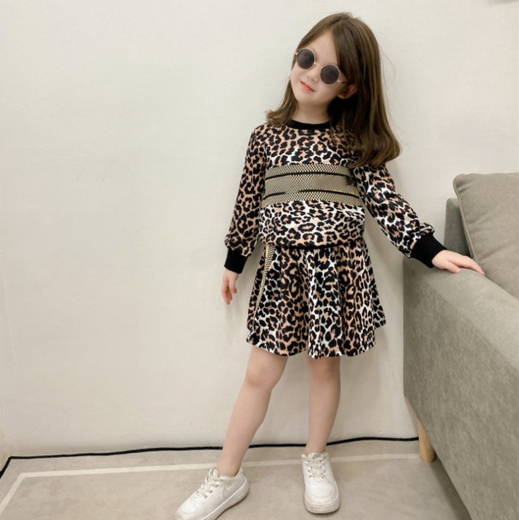 2021 designer kids clothing sets Fall Baby boys girls letter leopard printed long sleeve sweatshirts Tops +printed Trousers 2pcs suits children Casual outfits S1513, S1514-skirt sets
2021 designer kids clothing sets Fall Baby boys girls letter leopard printed long sleeve sweatshirts Tops +printed Trousers 2pcs suits children Casual outfits S1513, S1514-skirt sets