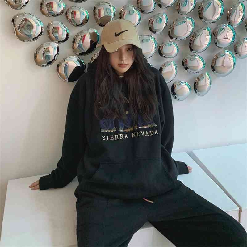 Autumn and winter 2021 Korean version Plush thickened loose embroidery cartoon three bears hooded Pullover women's sweater, Black
Autumn and winter 2021 Korean version Plush thickened loose embroidery cartoon three bears hooded Pullover women's sweater, Black