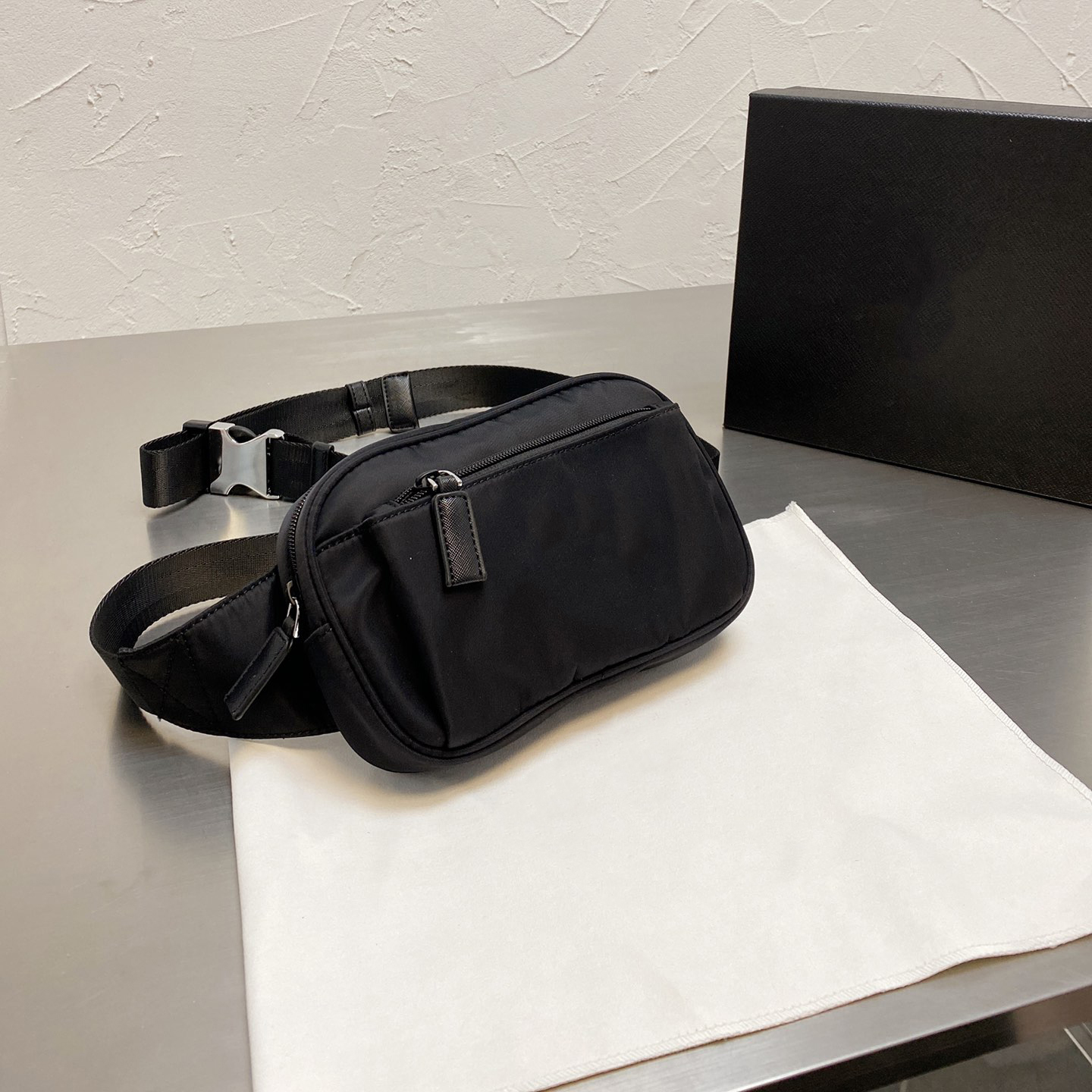 Luxurys Designers Bags Fashion Waist Bag Unisex Chest Bags Nice Style Letter Print Women and Men Waist Bag Parachute Material Top Quanlity, Colors choose
Luxurys Designers Bags Fashion Waist Bag Unisex Chest Bags Nice Style Letter Print Women and Men Waist Bag Parachute Material Top Quanlity, Colors choose