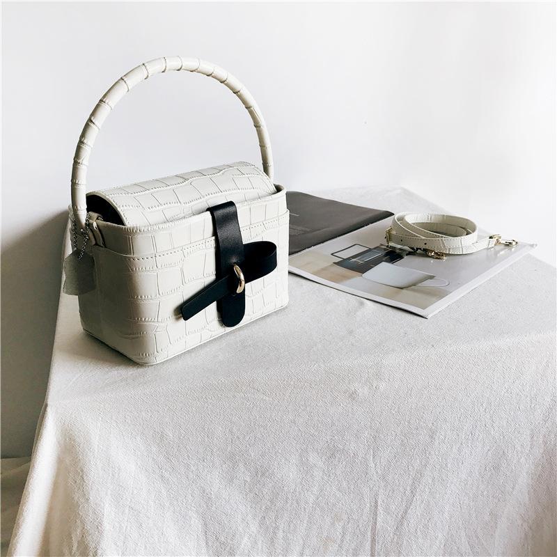 Evening Bags 2021 Design Tote Handbag Fashion One-Shoulder Bag Elegant Small Square Box For Woman, Black
Evening Bags 2021 Design Tote Handbag Fashion One-Shoulder Bag Elegant Small Square Box For Woman, Black