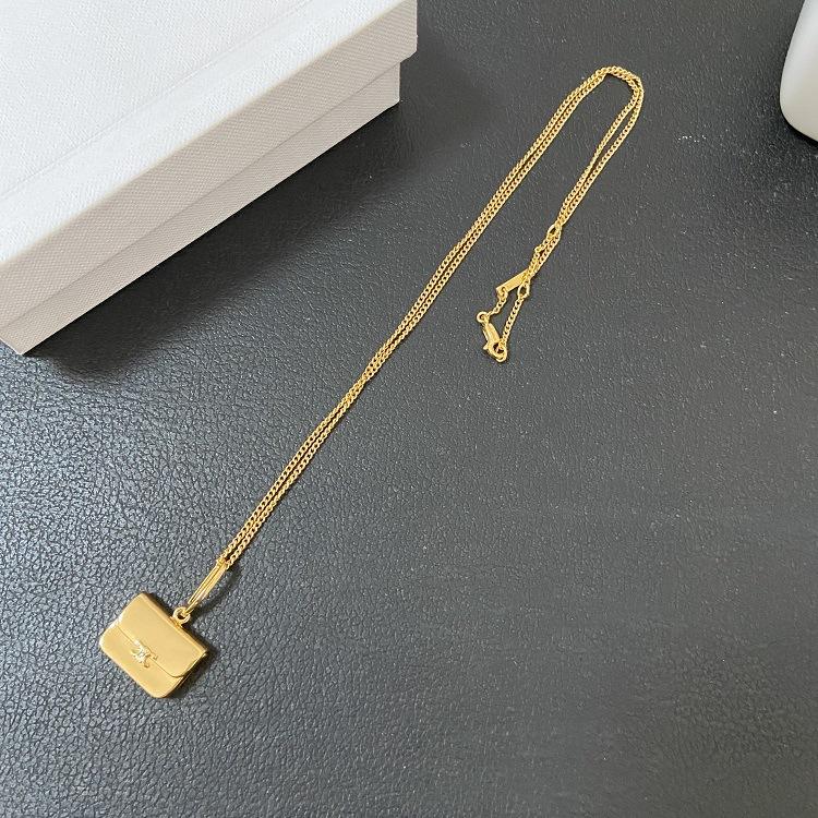 Pendant Necklaces Arc De Triomphe Bag Necklace Brass Retro Fashion Three-dimensional Solid
Pendant Necklaces Arc De Triomphe Bag Necklace Brass Retro Fashion Three-dimensional Solid