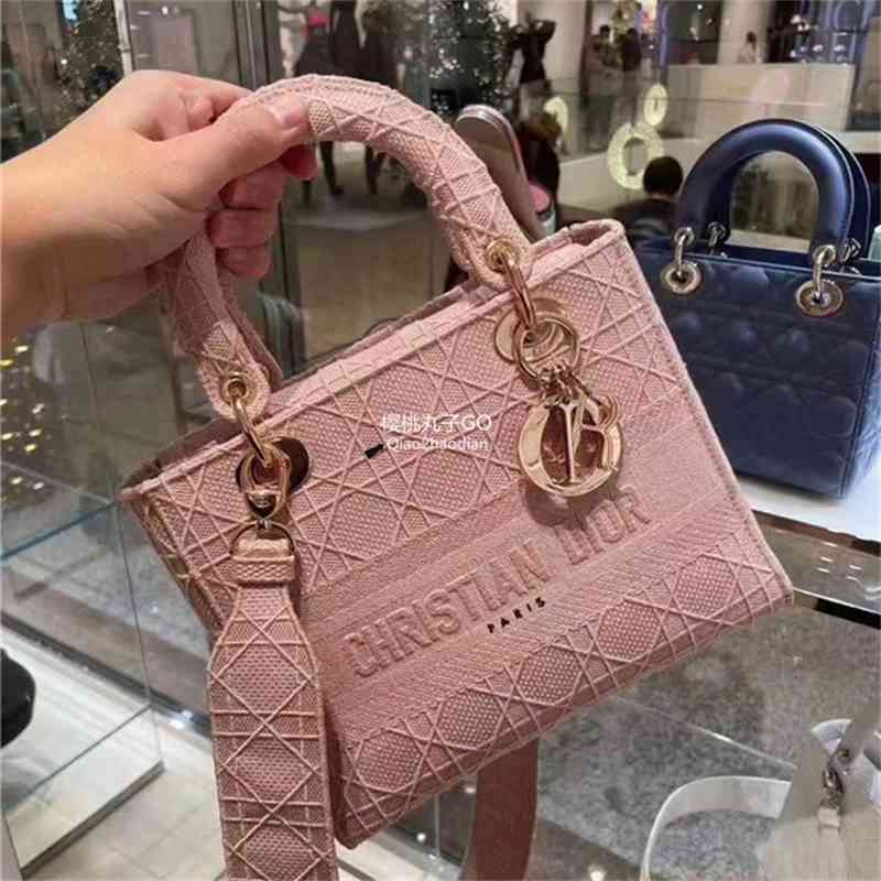 Designer Dio Women Christians Lady Women's D-lite Embroidered Canvas Princess Portable Diagonal Cross Bag
Designer Dio Women Christians Lady Women's D-lite Embroidered Canvas Princess Portable Diagonal Cross Bag