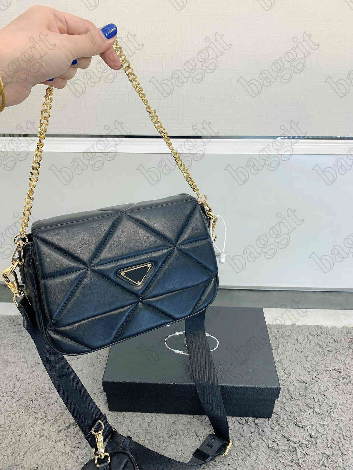 Nappa Leather Patchwork System Bag Mini Hobo Chain Handle Pouch Flap Re-Edition 2005 2000 Re-Nylon Designer Nylon Handbag Cross Body Purse R5CW
Nappa Leather Patchwork System Bag Mini Hobo Chain Handle Pouch Flap Re-Edition 2005 2000 Re-Nylon Designer Nylon Handbag Cross Body Purse R5CW
