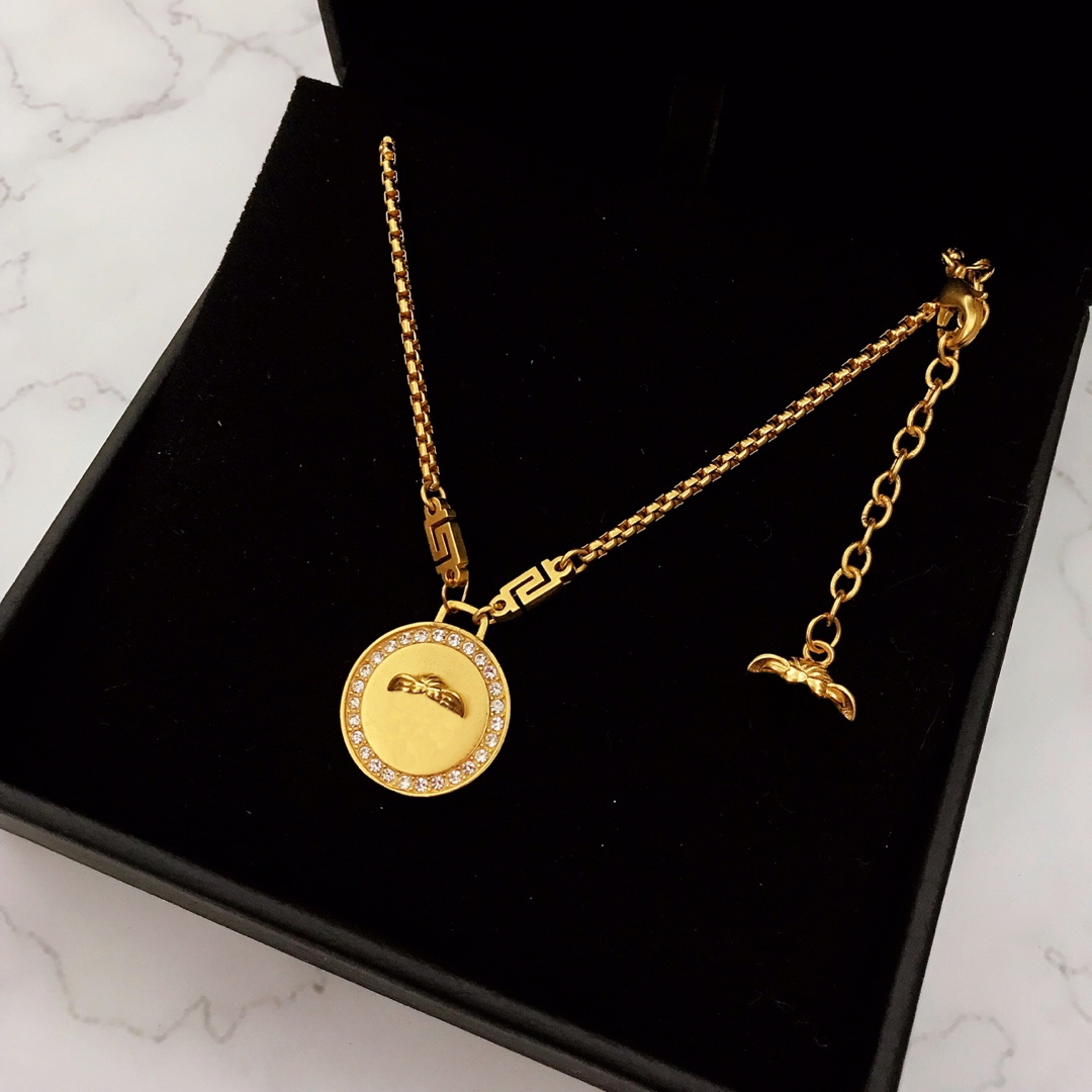VERS necklaces official reproductions luxury pendant TOP quality pendant 2021 new for woman men 18k gold brand design with box Pendants wholesaler, Silver
VERS necklaces official reproductions luxury pendant TOP quality pendant 2021 new for woman men 18k gold brand design with box Pendants wholesaler, Silver