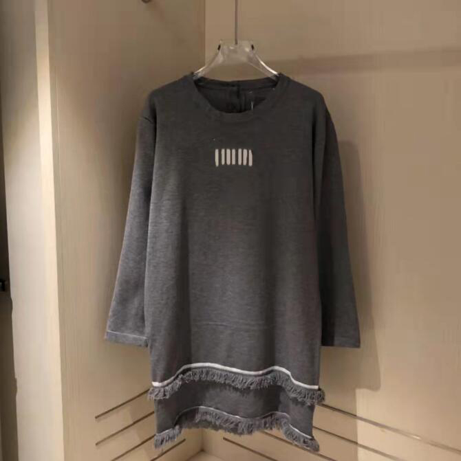 casual dresses letterg adi brand or designer a slouchy tassel dress shows a slim round neck, Black;gray
casual dresses letterg adi brand or designer a slouchy tassel dress shows a slim round neck, Black;gray
