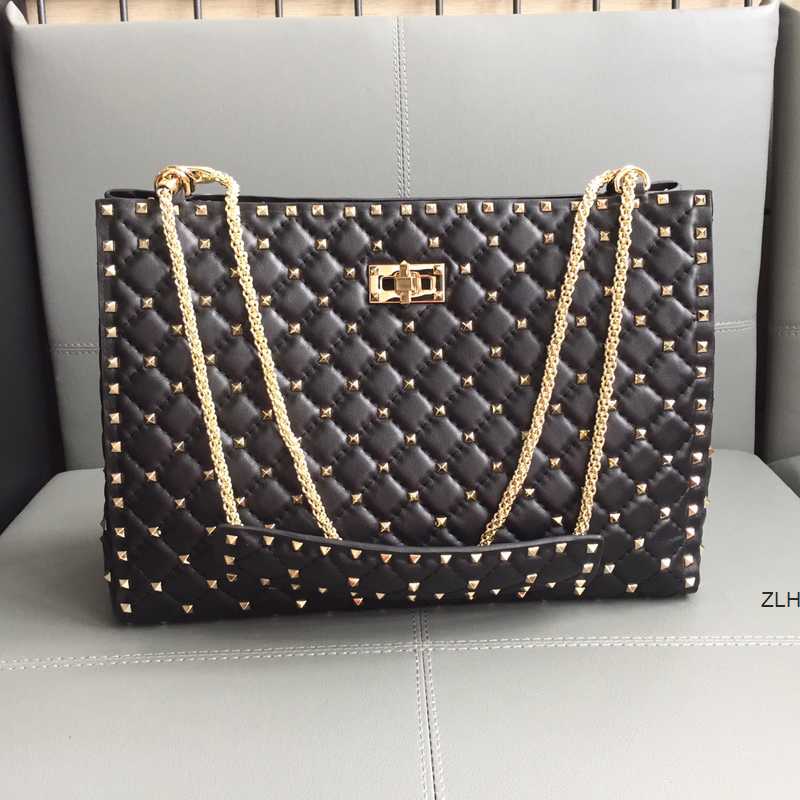 The latest collection of stars A series of Shopping bags Import sheepskin Genuine Leather Fashion atmosphere Simple and easy bag
The latest collection of stars A series of Shopping bags Import sheepskin Genuine Leather Fashion atmosphere Simple and easy bag