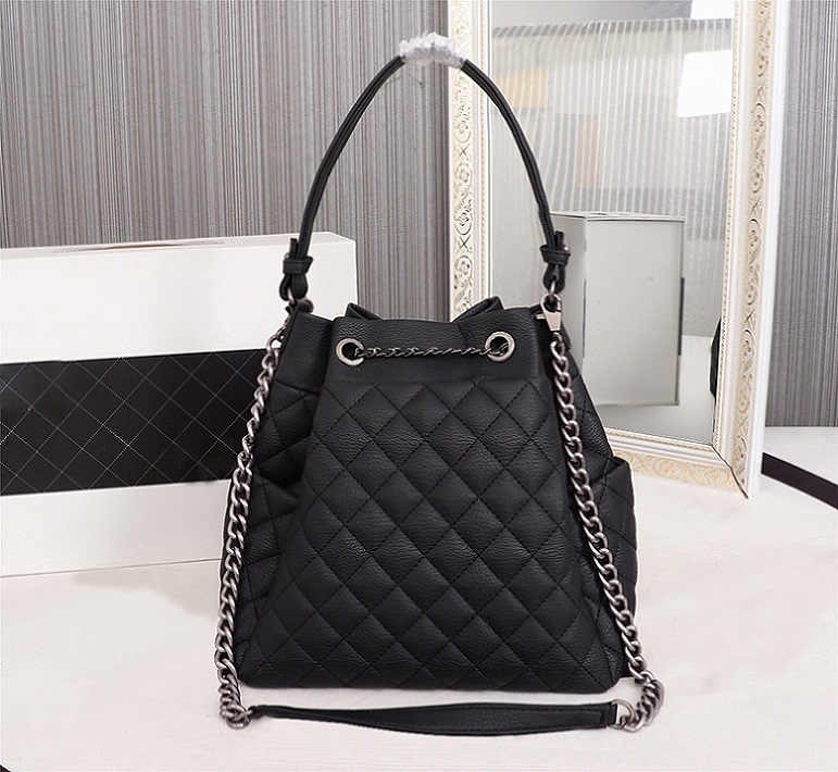 2021 fashionable new style diamond rope bucket bag, fashionable temperament, one-shoulder bag, super-large capacity, removable shoulder stra, Black
2021 fashionable new style diamond rope bucket bag, fashionable temperament, one-shoulder bag, super-large capacity, removable shoulder stra, Black