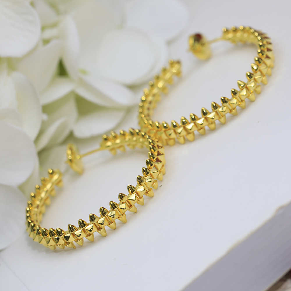 Fashion Brand Luxurious New Gold Rivet Ear Ring Women's Earrings Street Gorgeous Style Beads Movable Hot Selling Jewelry LOVE
Fashion Brand Luxurious New Gold Rivet Ear Ring Women's Earrings Street Gorgeous Style Beads Movable Hot Selling Jewelry LOVE