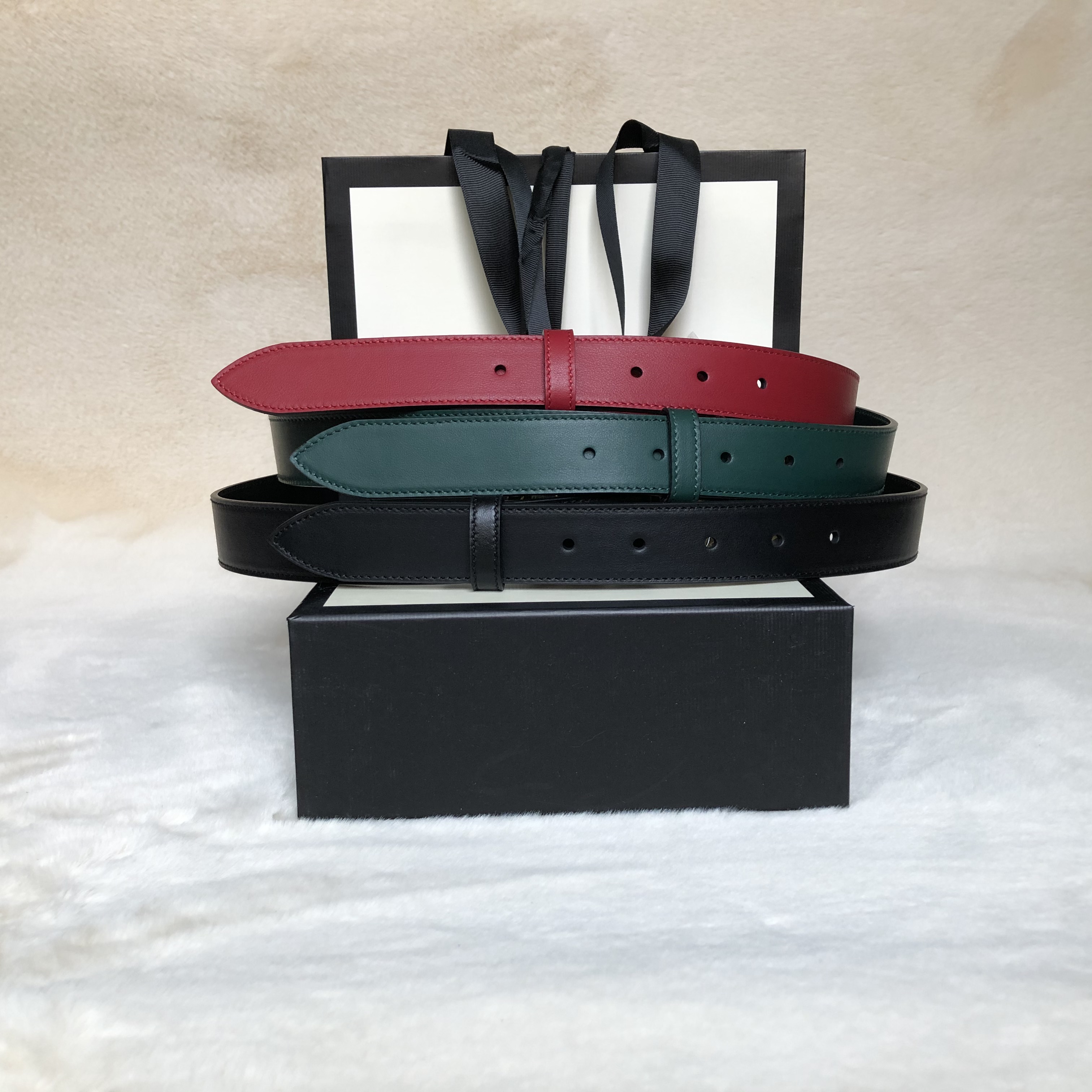 Newest green red black genuine leather women shiny buckle belt with box top quality 3.0cm 4.0cm widths Men Designers Belts 406831
Newest green red black genuine leather women shiny buckle belt with box top quality 3.0cm 4.0cm widths Men Designers Belts 406831