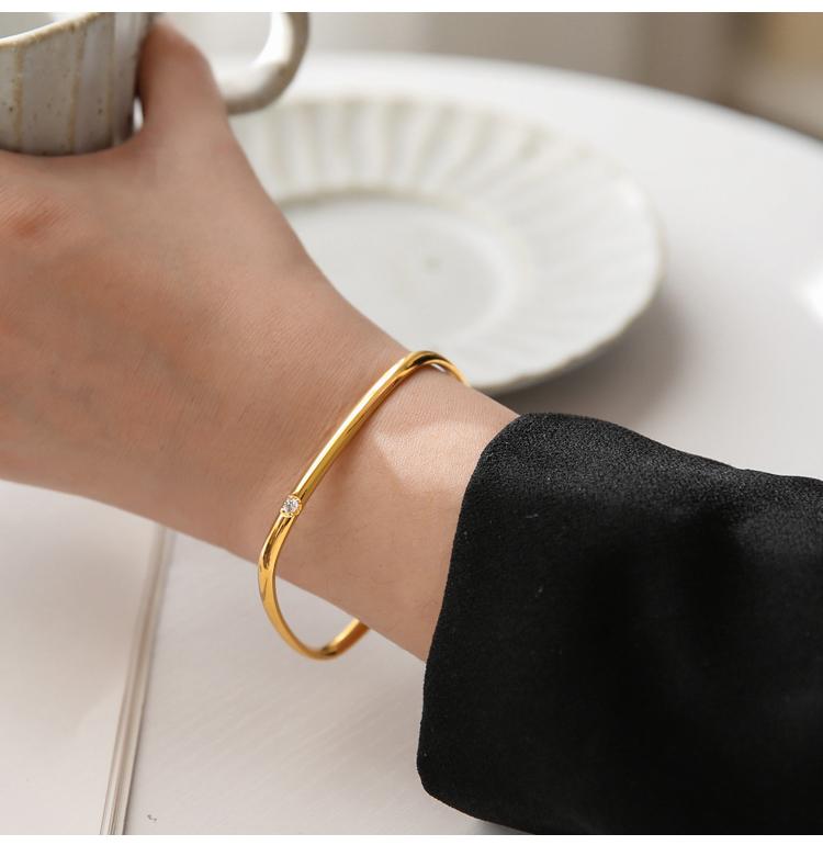 Bangle Timeless Wonder Titanium Zirconia Geo Square Women Stainless Steel Jewelry Punk Goth Designer Ins Rare Trendy Fancy 1621
Bangle Timeless Wonder Titanium Zirconia Geo Square Women Stainless Steel Jewelry Punk Goth Designer Ins Rare Trendy Fancy 1621