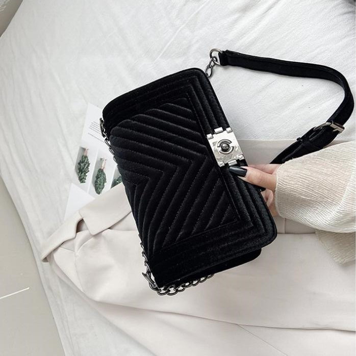 Factory wholesale women handbag winter embroidery chain bag elegant atmosphere leather messenger bags Joker simple leathers shoulder handbags
Factory wholesale women handbag winter embroidery chain bag elegant atmosphere leather messenger bags Joker simple leathers shoulder handbags