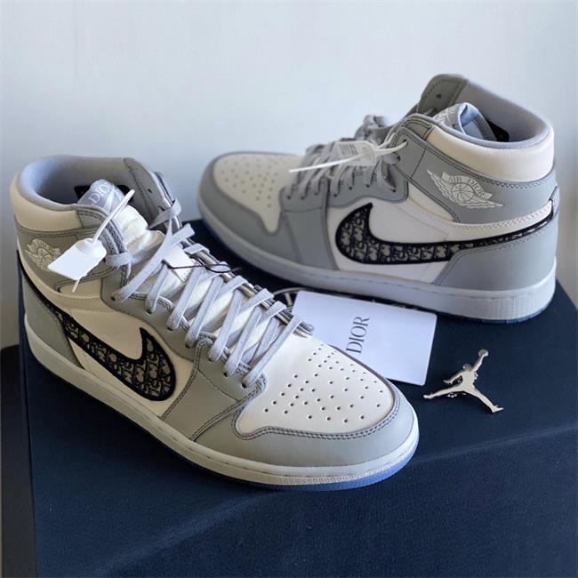 Baskets Air Dìòr Oblique Basketball Shoes High Top Sneakers Retro KAWS Designer Women Kanye Chaussures Hommes Femmes Men Running Shoe
Baskets Air Dìòr Oblique Basketball Shoes High Top Sneakers Retro KAWS Designer Women Kanye Chaussures Hommes Femmes Men Running Shoe