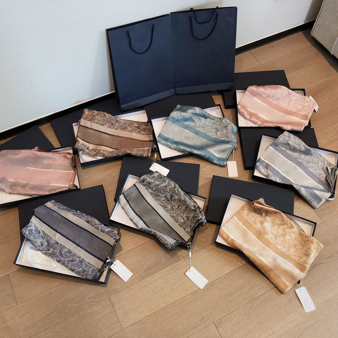 Designer Scarves Fashion Scarf Elegant Design for Man Womens Silk Wool Shawl 8 Color High Quality
Designer Scarves Fashion Scarf Elegant Design for Man Womens Silk Wool Shawl 8 Color High Quality
