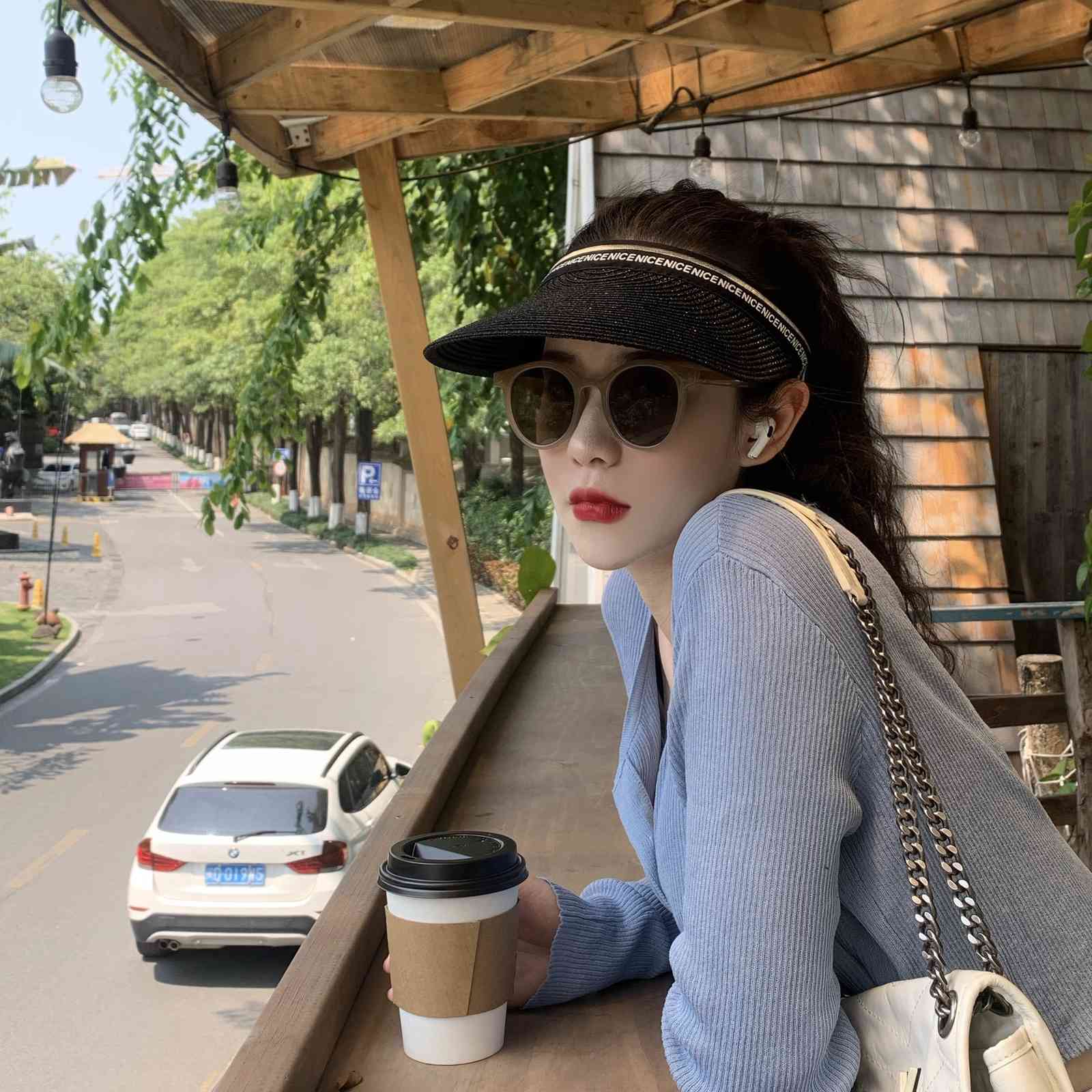 Net red straw women's summer travel sunscreen fashion leisure sun seaside holiday empty top hat, Gold 
Net red straw women's summer travel sunscreen fashion leisure sun seaside holiday empty top hat, Gold