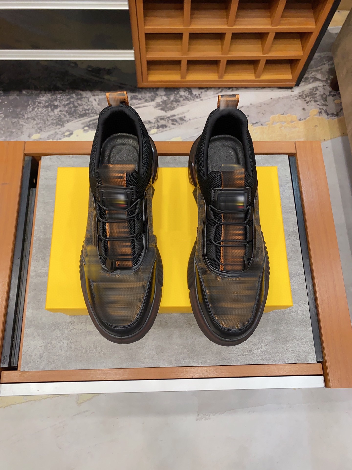 2022 casual men designer shoes flat leather letter printed Luxury black yellow Mens shoe sneakers sports trainers streetwear, Same as pic
2022 casual men designer shoes flat leather letter printed Luxury black yellow Mens shoe sneakers sports trainers streetwear, Same as pic