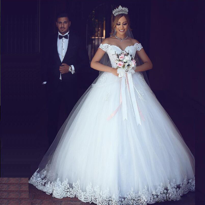 Off Shoulder Ball Gown Wedding Dresses Lace Appliques Arabic Dubai Bridal Gowns White Tulle Country Vestido De Novia, Champagne
Off Shoulder Ball Gown Wedding Dresses Lace Appliques Arabic Dubai Bridal Gowns White Tulle Country Vestido De Novia, Champagne
