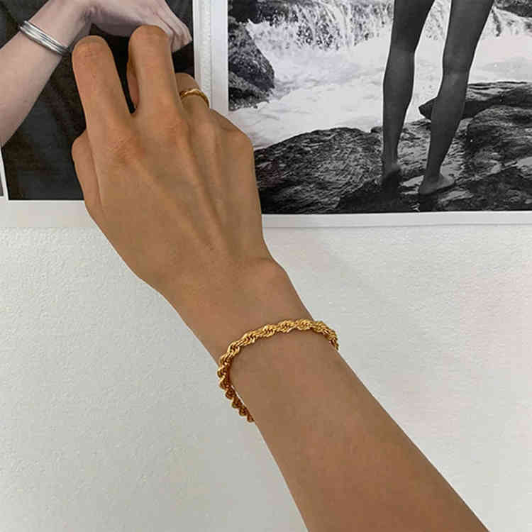 Hip hop jewelry women mens thick stainls steel steal steel retorcida cable chain gold plated twisted rope chain bracelet
Hip hop jewelry women mens thick stainls steel steal steel retorcida cable chain gold plated twisted rope chain bracelet