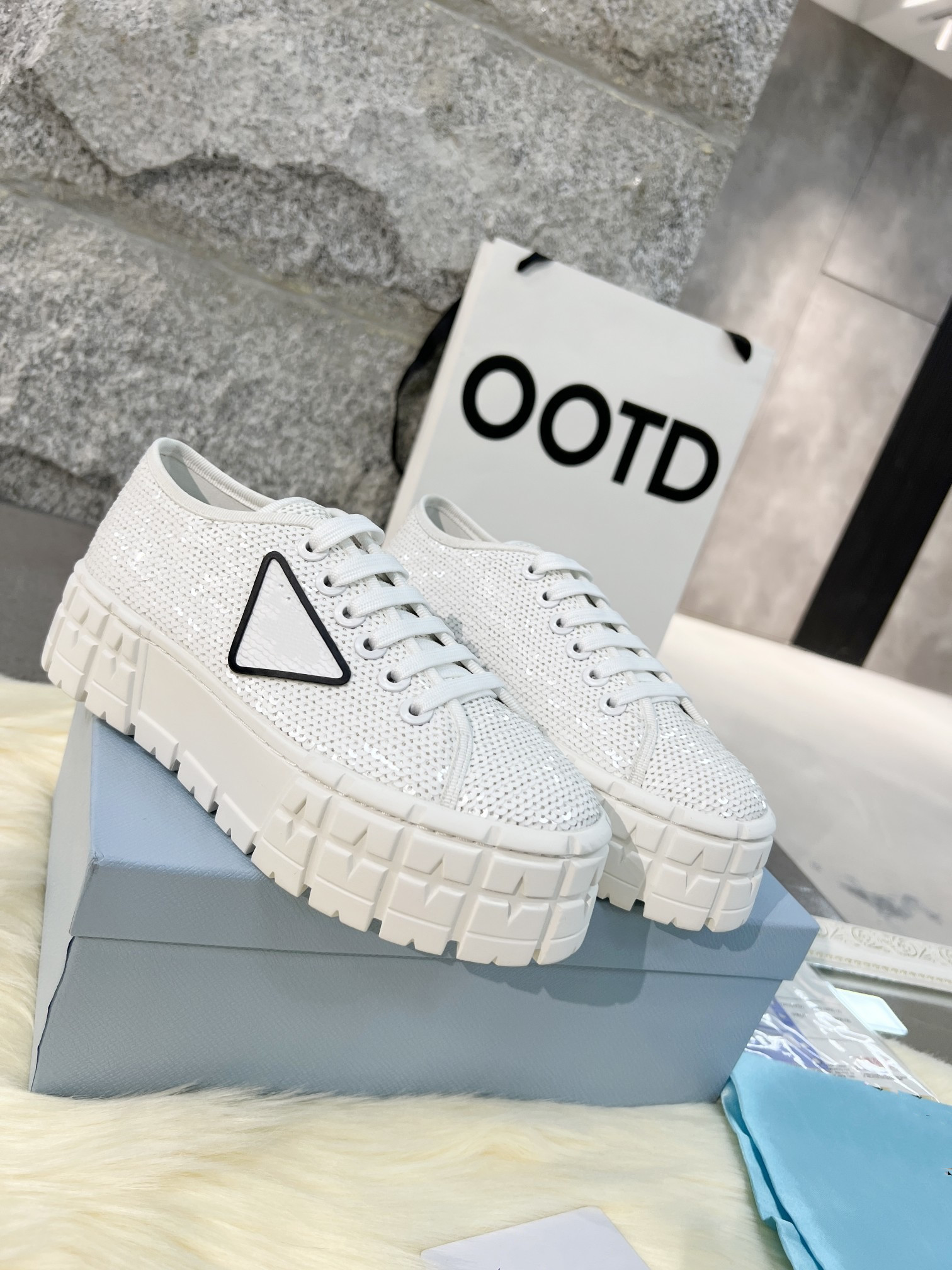 Designer men women boots platform sneakers Luxury casual shoes Black Suede Multicolor Reflective Triple White Royal Blue Grey Classic Mens Outdoor Shoe 1110, 02
Designer men women boots platform sneakers Luxury casual shoes Black Suede Multicolor Reflective Triple White Royal Blue Grey Classic Mens Outdoor Shoe 1110, 02