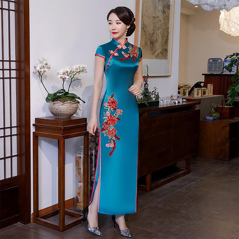 Women Exquisite Floral Appliques Cheongsam XS-5XL Lake Blue Vintage Button Trim Elegant Qipao Temperament Long Chinese Dress Ethnic Clothing
Women Exquisite Floral Appliques Cheongsam XS-5XL Lake Blue Vintage Button Trim Elegant Qipao Temperament Long Chinese Dress Ethnic Clothing