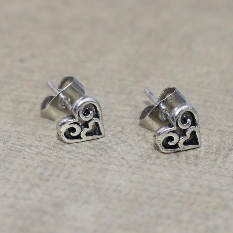 Stud Fashion Exquisite Carved Peach Heart Earrings Ladies Trendy Personality Casual Party Jewelry Gifts
Stud Fashion Exquisite Carved Peach Heart Earrings Ladies Trendy Personality Casual Party Jewelry Gifts