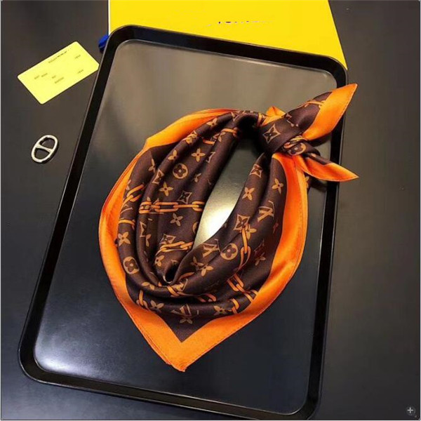 2021 Top designer woman Silk Scarf Fashion Letter Headband Brand Small Scarf Variable Headscarf Accessories Activity Gift
2021 Top designer woman Silk Scarf Fashion Letter Headband Brand Small Scarf Variable Headscarf Accessories Activity Gift