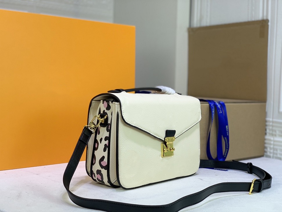luxurys designers Women handbags purses high quality womens bag genuine leather pochette Metis shoulder bags crossbody packet Serial code M40780 3 colors Free ship, Embossing white #m40780
luxurys designers Women handbags purses high quality womens bag genuine leather pochette Metis shoulder bags crossbody packet Serial code M40780 3 colors Free ship, Embossing white #m40780