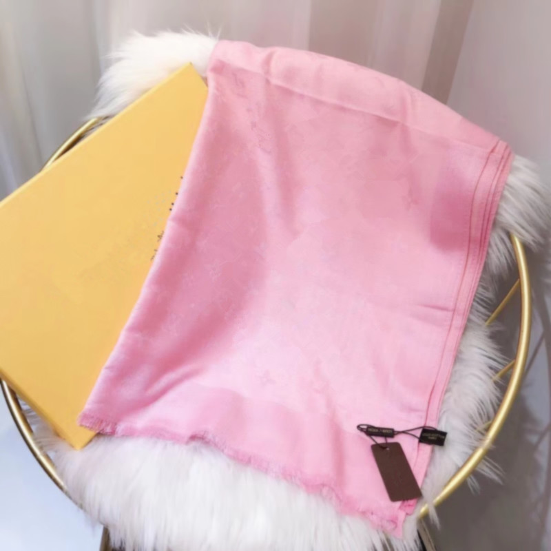 Wholesale Latest style high-end atmospheric Classic lady scarf letter flower design silk and cotton Women silky comfortable shawl
Wholesale Latest style high-end atmospheric Classic lady scarf letter flower design silk and cotton Women silky comfortable shawl