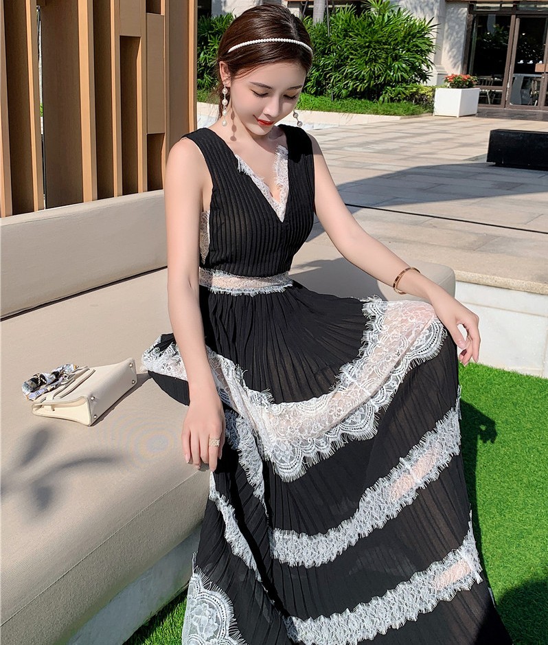 Sexy V-Neck Lace Stitching Maxi Dress Bohemian Summer Sleeveless Women High Waist Beach Pleated Long Vestidos 210519