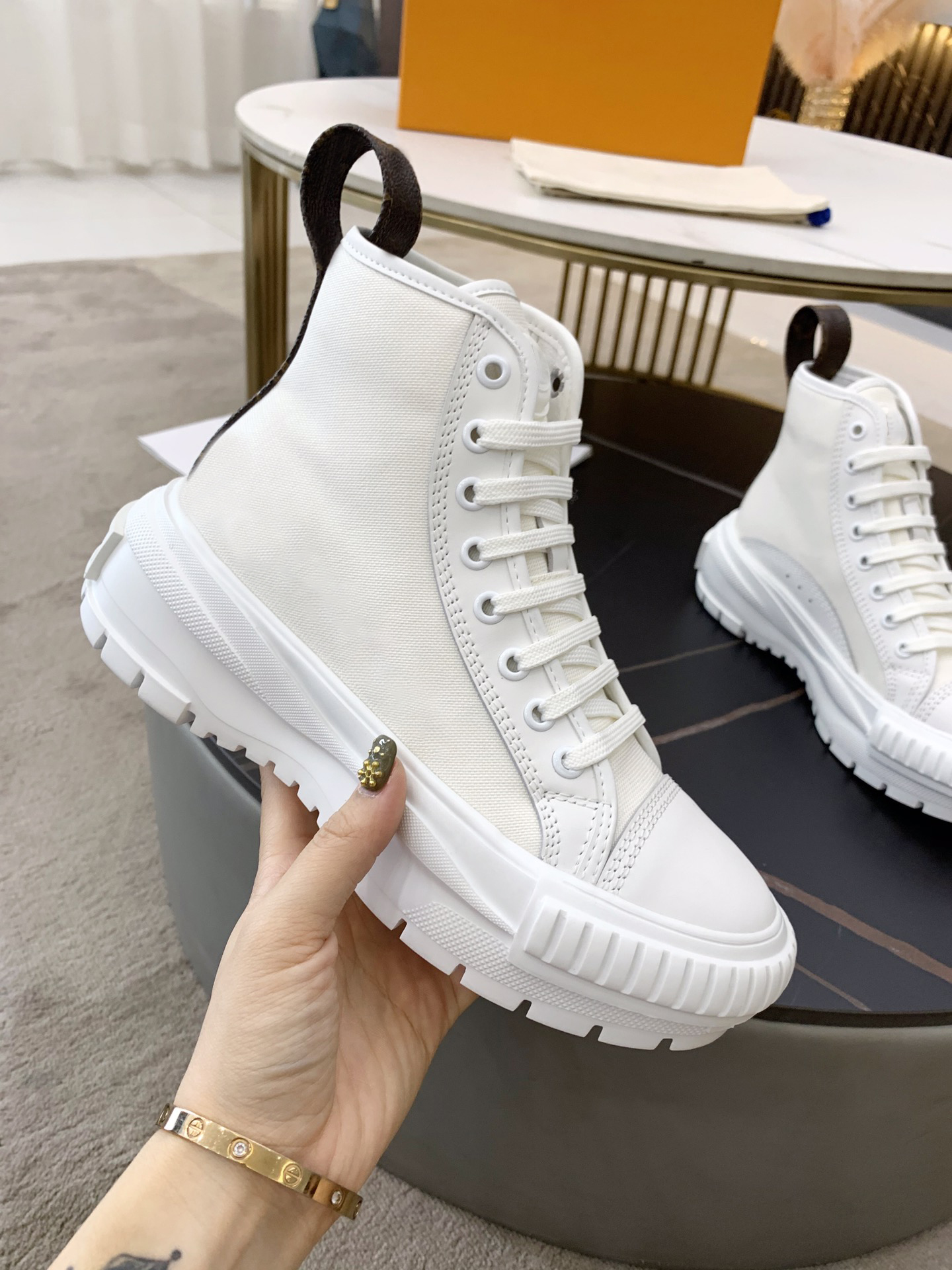 2021 Luxury Designer Women Squad Casual Sports Shoes Low-top High-top Trainer Sneakers leather Monogram Canvas Classic Fashion Comfortable Top Quality size 35-41 A3, Color 5
2021 Luxury Designer Women Squad Casual Sports Shoes Low-top High-top Trainer Sneakers leather Monogram Canvas Classic Fashion Comfortable Top Quality size 35-41 A3, Color 5