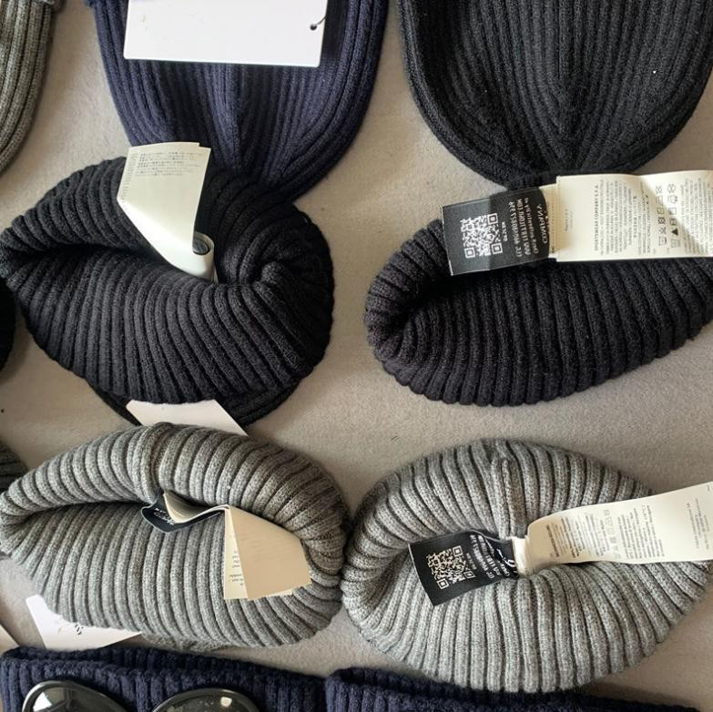 Two goggles beanies men autumn winter thick knitted skull caps outdoor sports hats women uniesex beanies black grey & blue
Two goggles beanies men autumn winter thick knitted skull caps outdoor sports hats women uniesex beanies black grey & blue