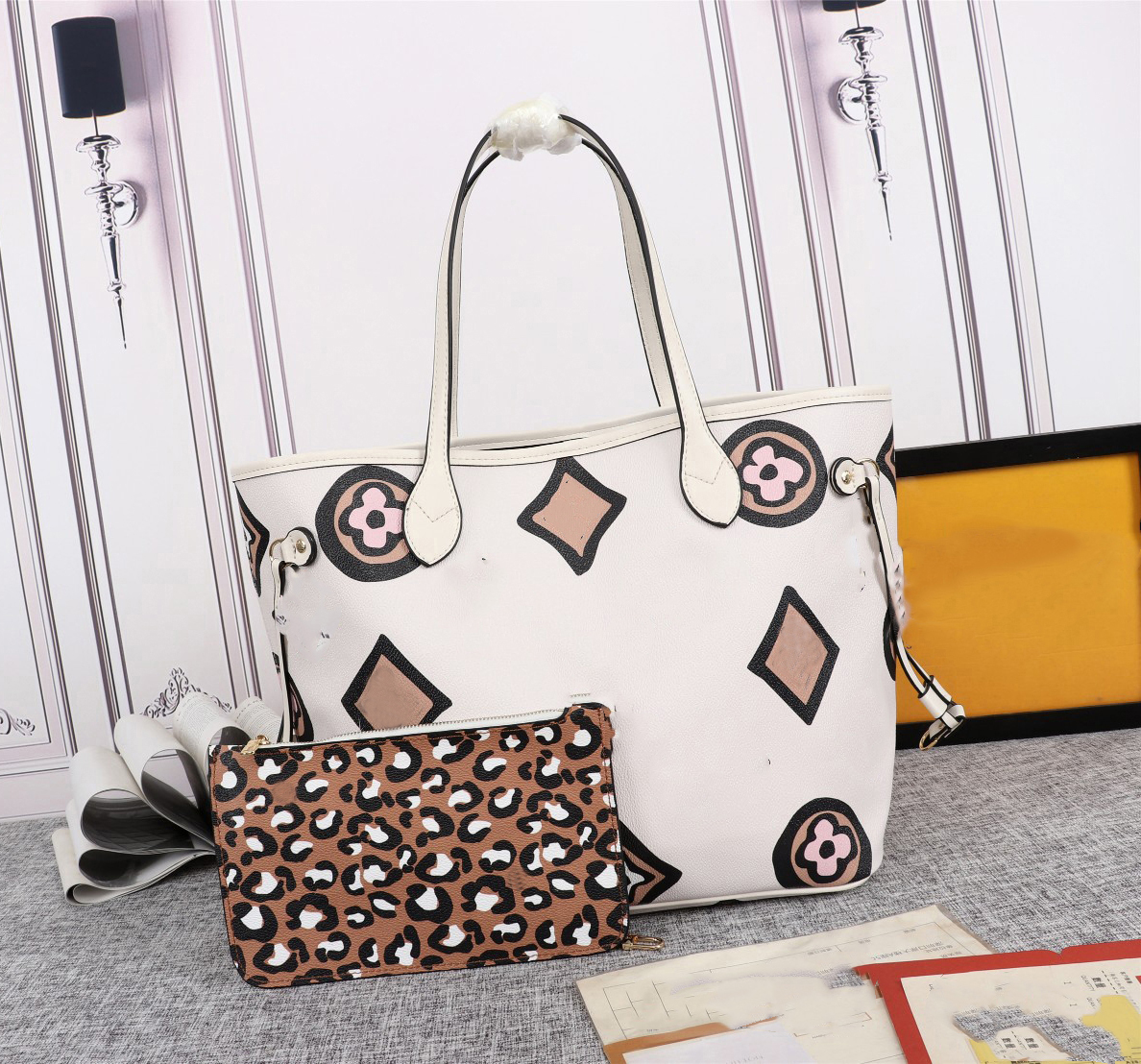 Top-quality ladies Evening Bags handbag designer leather luxury open-mouth bulk shopping mother and baby classic fashion size 31-28-14cm
Top-quality ladies Evening Bags handbag designer leather luxury open-mouth bulk shopping mother and baby classic fashion size 31-28-14cm