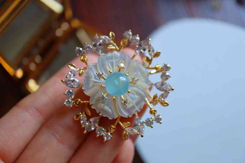 2021 Design Copper Plated Natural Sea Blue Treasure Brooch Pendant Dual Purpose Simple Temperament Female