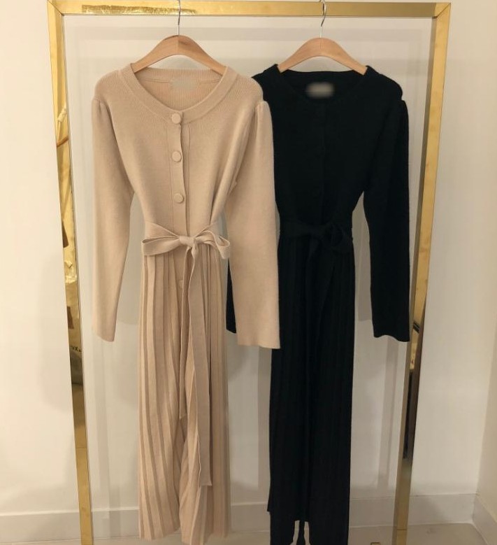 Autumn Winter Office Lady Solid Long Sleeve Knitting Dress With Belt Elegant Women O-Neck Button Pleated Dress 210518