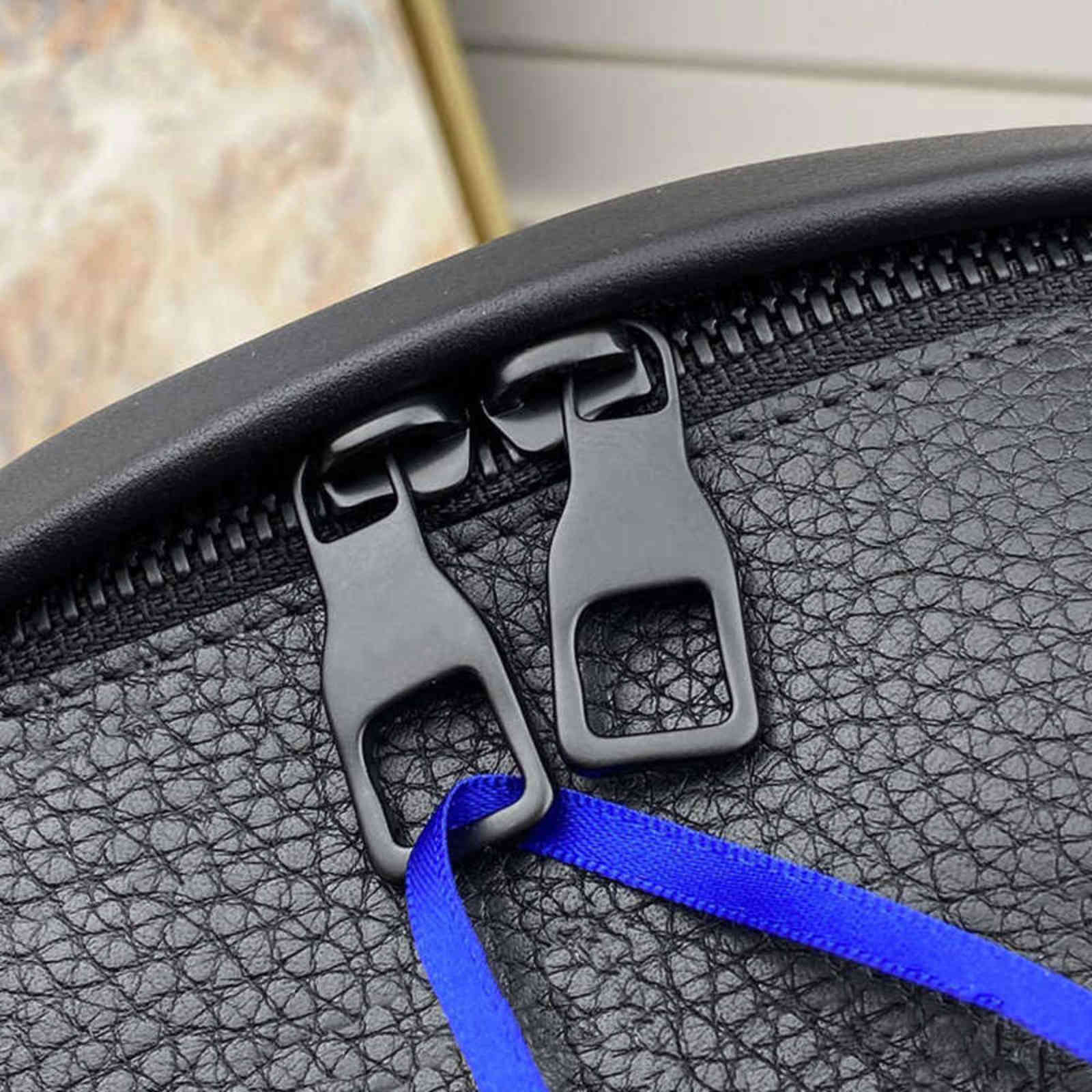 7A+Fashion The belt is soft Made of calfskin embossed fashion bags Casual fashion style Easy access to mobile phone M44388 Keys and Cards1th
7A+Fashion The belt is soft Made of calfskin embossed fashion bags Casual fashion style Easy access to mobile phone M44388 Keys and Cards1th