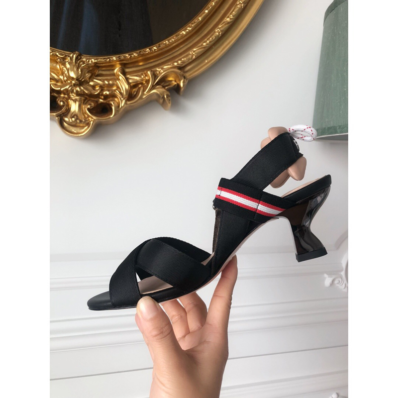 2021 Good Quality Fashion Women Luxurys Designers Shoes Designer Sandals Womens Luxury High Heels Sandal Dress Shoess With Box Size 35-41 -B272, Black
2021 Good Quality Fashion Women Luxurys Designers Shoes Designer Sandals Womens Luxury High Heels Sandal Dress Shoess With Box Size 35-41 -B272, Black