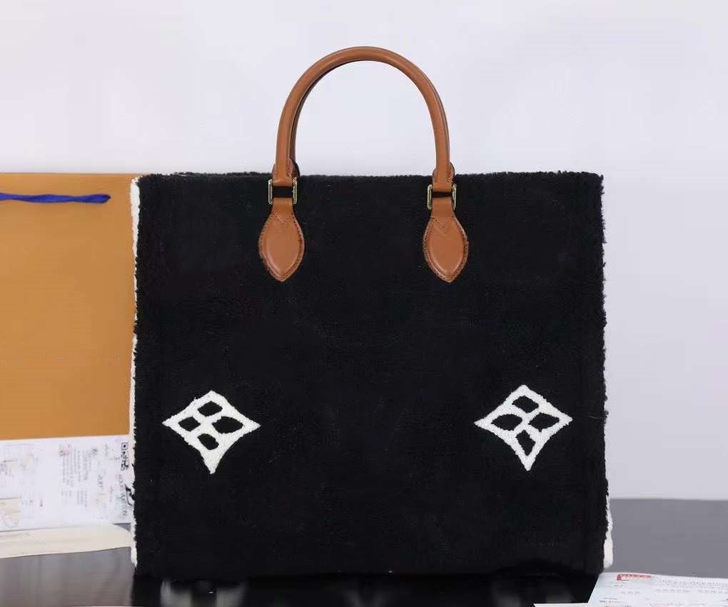 2021 Designer Shoulder Bag Winter Plush woven totes women's luxury classic letter pattern shopping bags fashion high quality handbags, Supplement link
2021 Designer Shoulder Bag Winter Plush woven totes women's luxury classic letter pattern shopping bags fashion high quality handbags, Supplement link