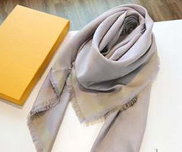 140x140cm Silk Scarves 4 Season Scarf Man Women Shawl Long Neck 4 Leaf Clover Scarf 4 Color Highly Quality
140x140cm Silk Scarves 4 Season Scarf Man Women Shawl Long Neck 4 Leaf Clover Scarf 4 Color Highly Quality